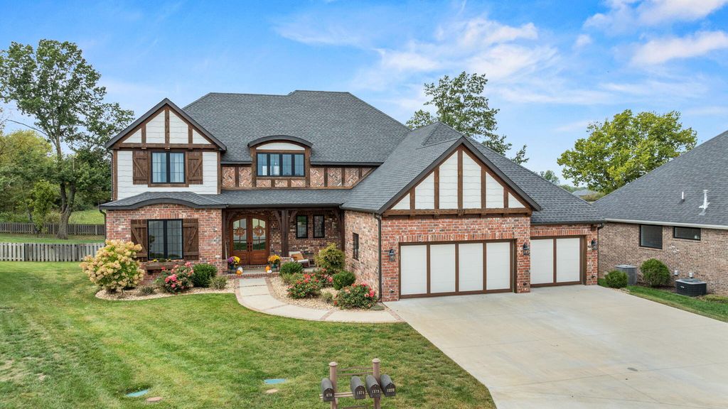 1373 N Rockingham Avenue, Nixa, MO 65714