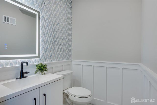 54 Nevsky Street, Edison, NJ 08820