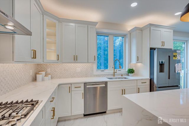 54 Nevsky Street, Edison, NJ 08820