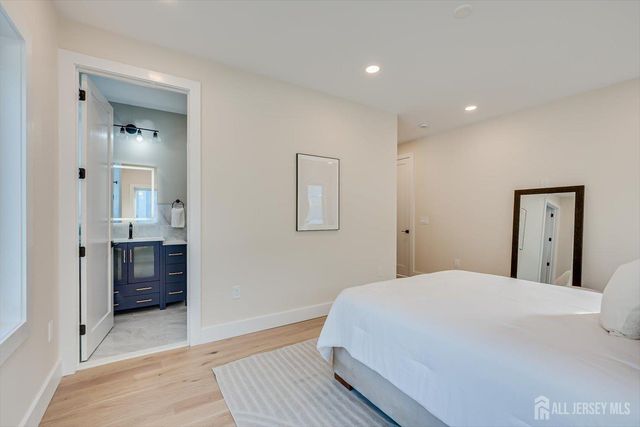 54 Nevsky Street, Edison, NJ 08820