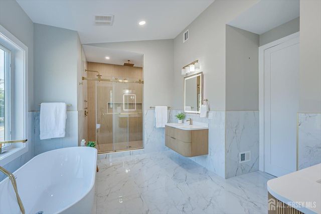 54 Nevsky Street, Edison, NJ 08820