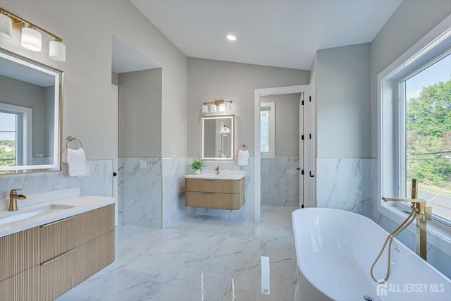 54 Nevsky Street, Edison, NJ 08820