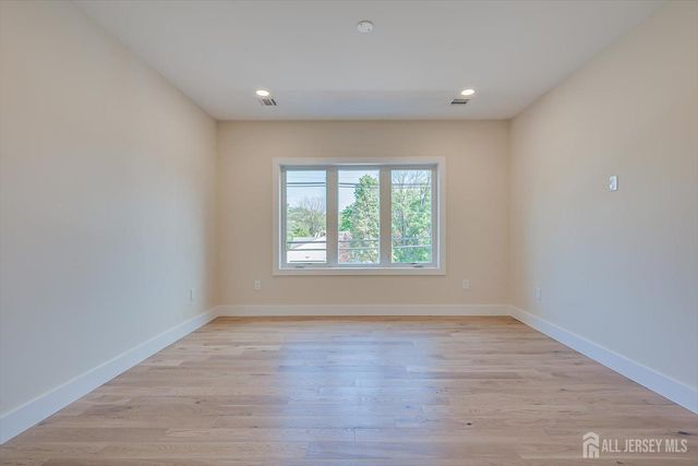 54 Nevsky Street, Edison, NJ 08820