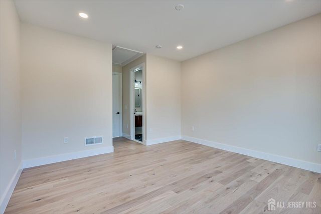 54 Nevsky Street, Edison, NJ 08820