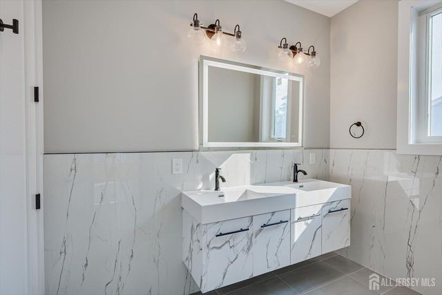 54 Nevsky Street, Edison, NJ 08820