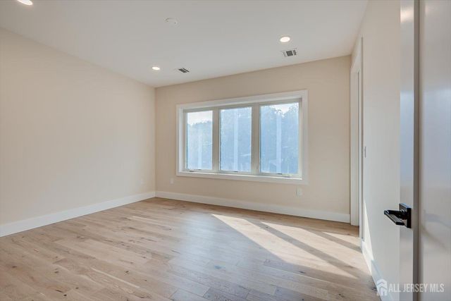 54 Nevsky Street, Edison, NJ 08820