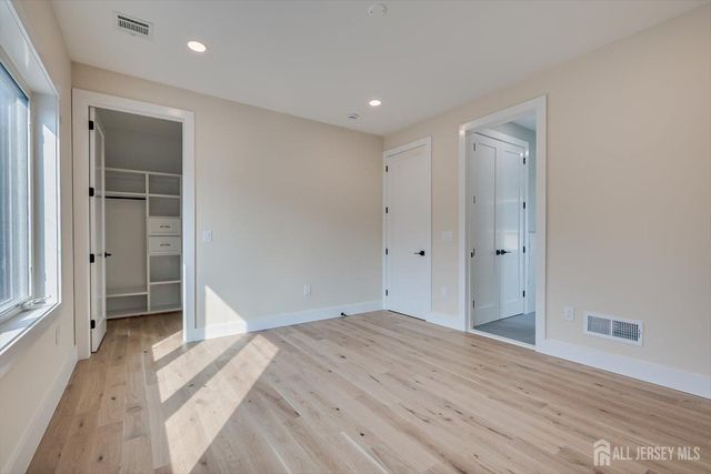54 Nevsky Street, Edison, NJ 08820