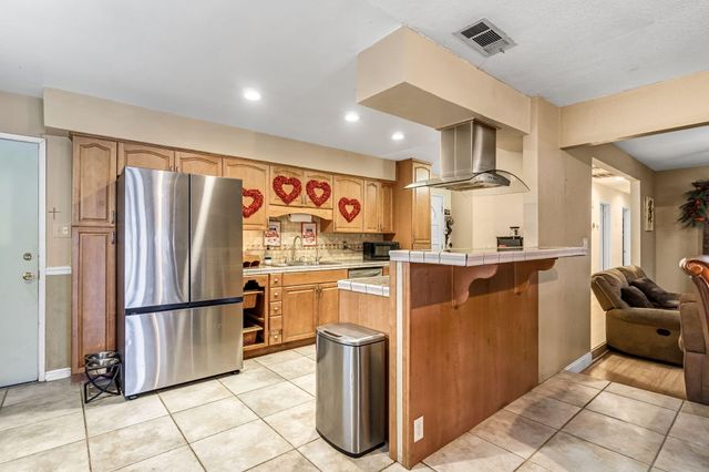 3849 N Stanford Avenue, Fresno, CA 93727