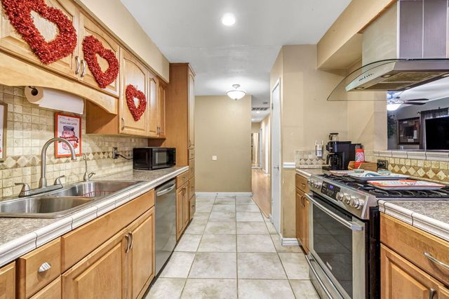 3849 N Stanford Avenue, Fresno, CA 93727