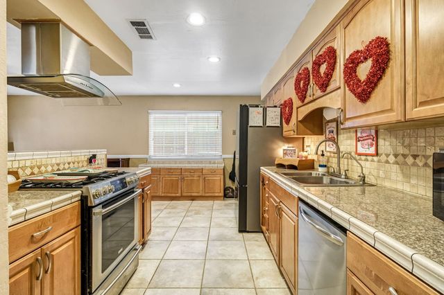 3849 N Stanford Avenue, Fresno, CA 93727