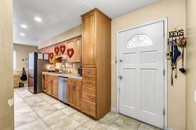 3849 N Stanford Avenue, Fresno, CA 93727