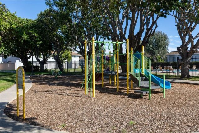 9538 Bickley Dr 2, Huntington Beach, CA 92646