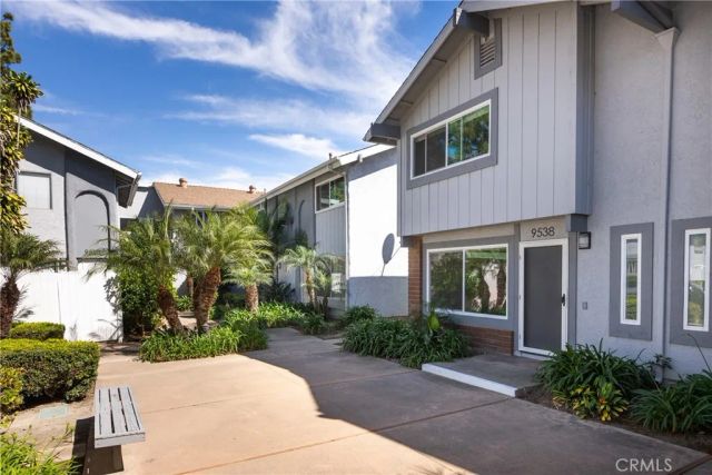 9538 Bickley Dr 2, Huntington Beach, CA 92646
