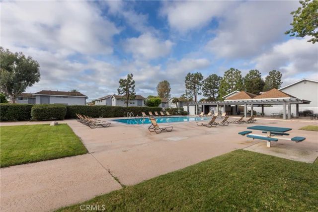 9538 Bickley Dr 2, Huntington Beach, CA 92646