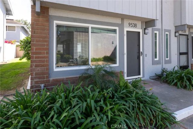 9538 Bickley Dr 2, Huntington Beach, CA 92646
