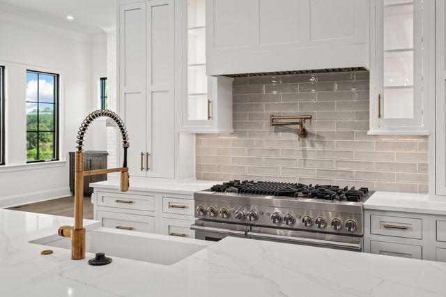 527 Divine Ct, Arrington, TN 37014