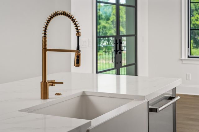 527 Divine Ct, Arrington, TN 37014