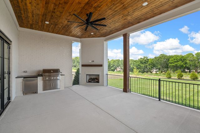 527 Divine Ct, Arrington, TN 37014