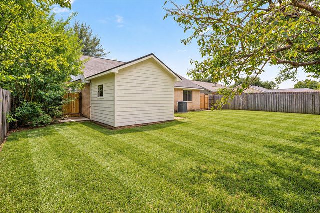 6614 Villarreal Drive, Houston, TX 77489