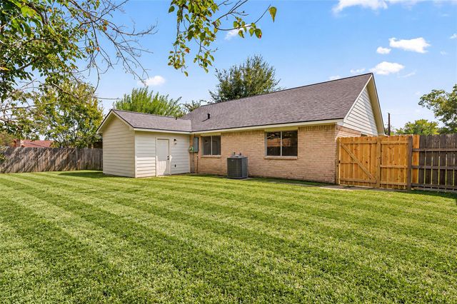 6614 Villarreal Drive, Houston, TX 77489