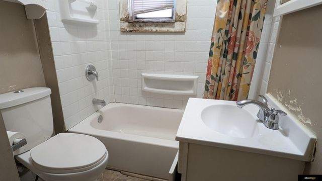 2707 S 20 Street, Omaha, NE 68108