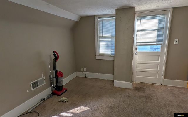 2707 S 20 Street, Omaha, NE 68108