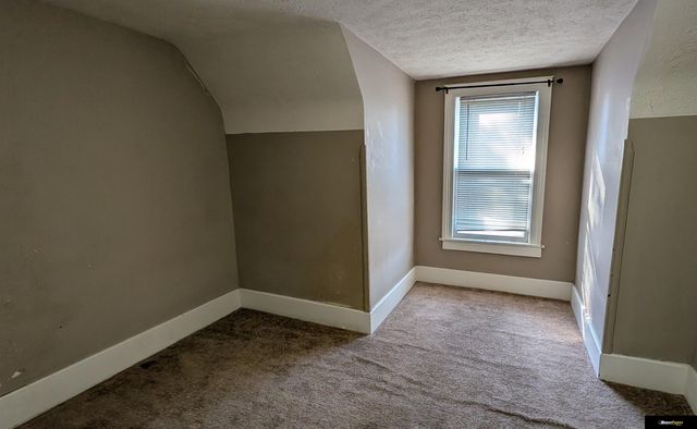 2707 S 20 Street, Omaha, NE 68108