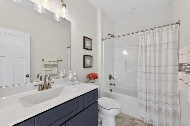 N67W25396 Vail LANE, Sussex, WI 53089