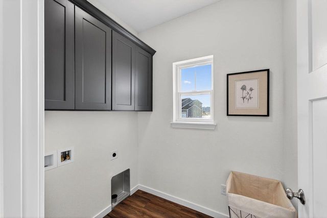 N67W25396 Vail LANE, Sussex, WI 53089