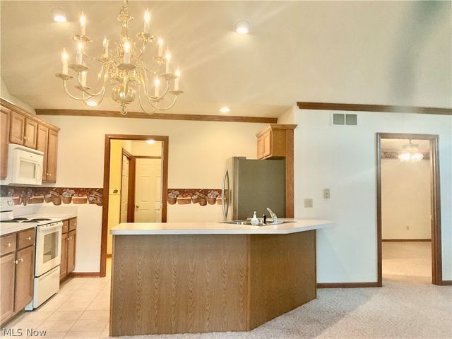 216 Village Court, Columbiana, OH 44408
