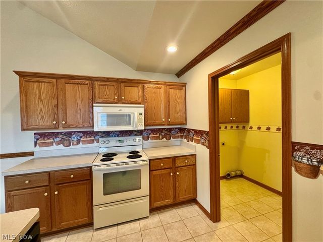 216 Village Court, Columbiana, OH 44408