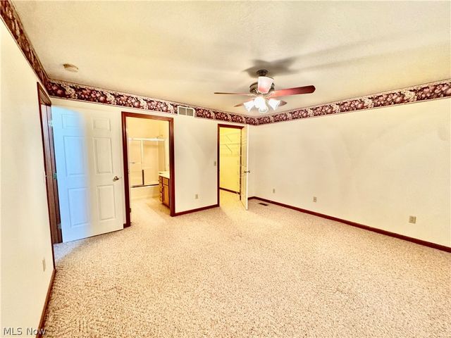216 Village Court, Columbiana, OH 44408