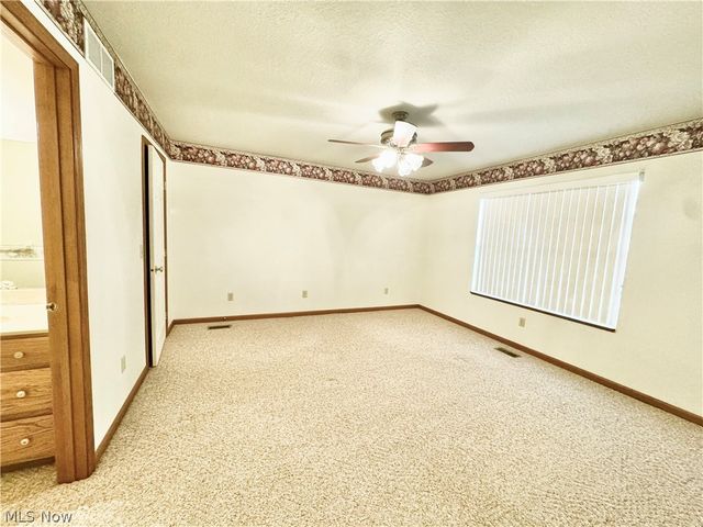 216 Village Court, Columbiana, OH 44408