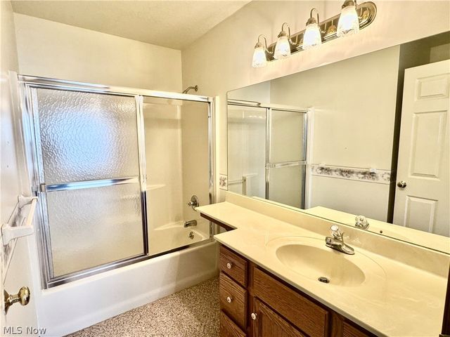 216 Village Court, Columbiana, OH 44408