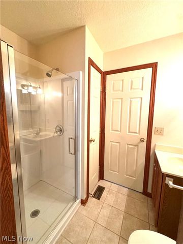 216 Village Court, Columbiana, OH 44408