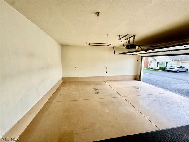 216 Village Court, Columbiana, OH 44408