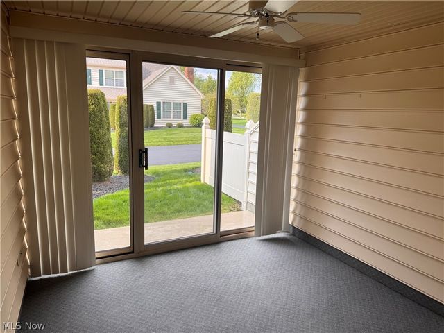 216 Village Court, Columbiana, OH 44408