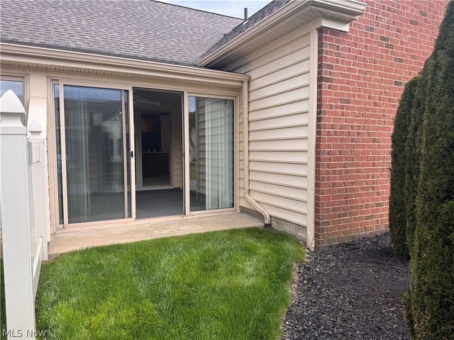 216 Village Court, Columbiana, OH 44408