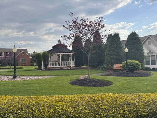 216 Village Court, Columbiana, OH 44408