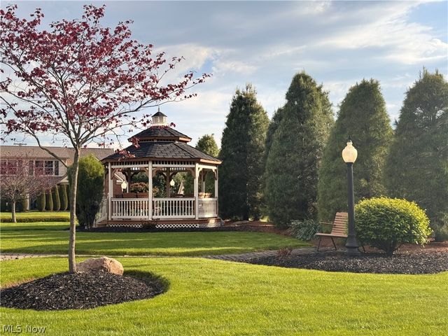 216 Village Court, Columbiana, OH 44408