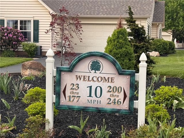216 Village Court, Columbiana, OH 44408
