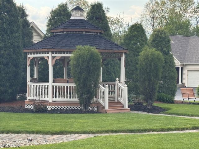 216 Village Court, Columbiana, OH 44408