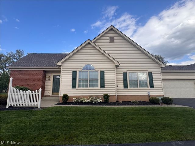 216 Village Court, Columbiana, OH 44408