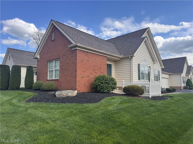 216 Village Court, Columbiana, OH 44408
