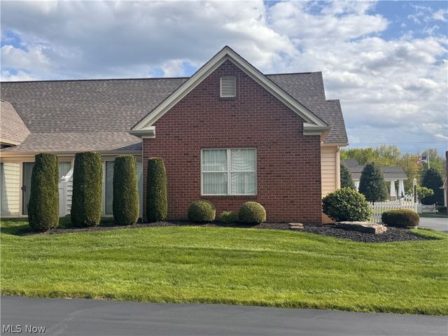 216 Village Court, Columbiana, OH 44408