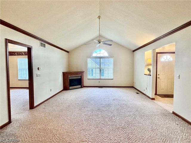 216 Village Court, Columbiana, OH 44408
