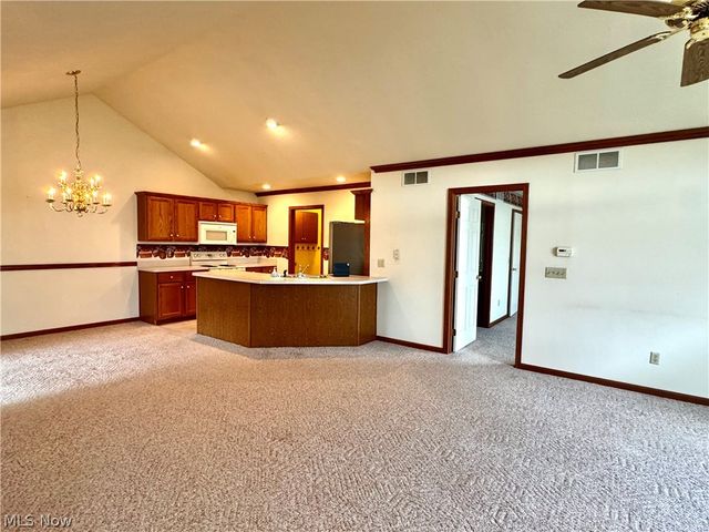 216 Village Court, Columbiana, OH 44408