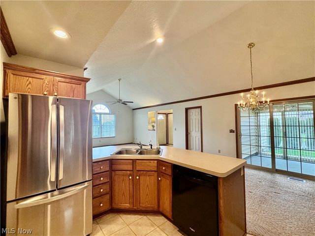216 Village Court, Columbiana, OH 44408