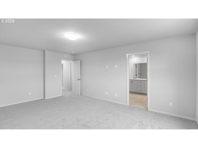 2403 Sawtelle Dr, Woodburn, OR 97071