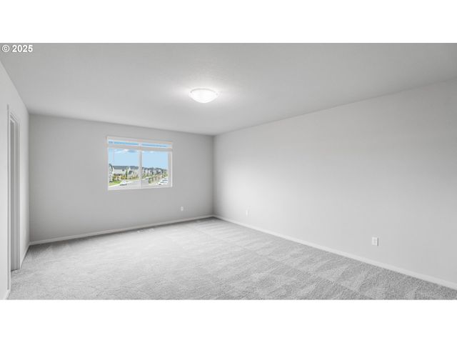 2403 Sawtelle Dr, Woodburn, OR 97071